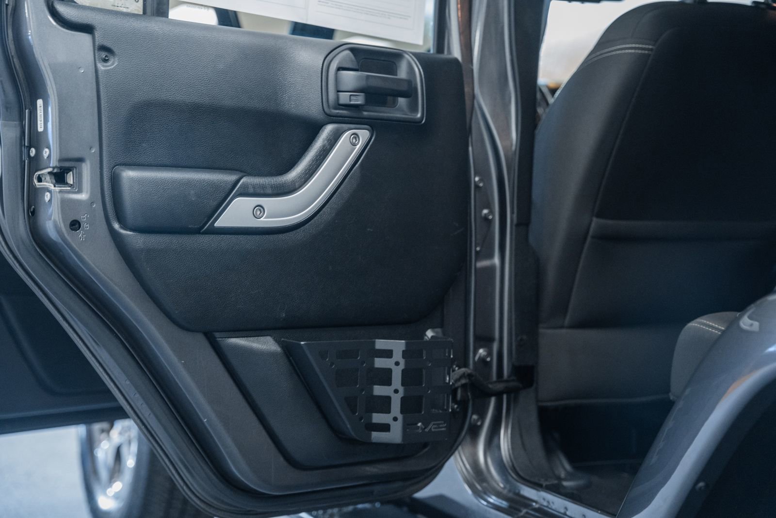 Used 2018 Jeep Wrangler Unlimited Sahara w/ Connectivity Group image 37