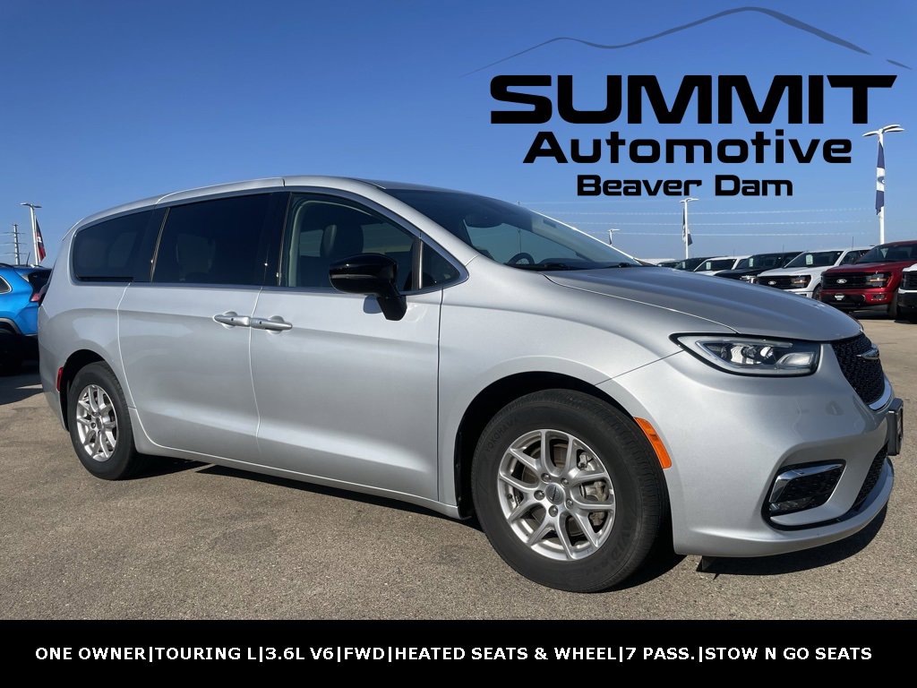 Used 2024 Chrysler Pacifica Touring-L image 1