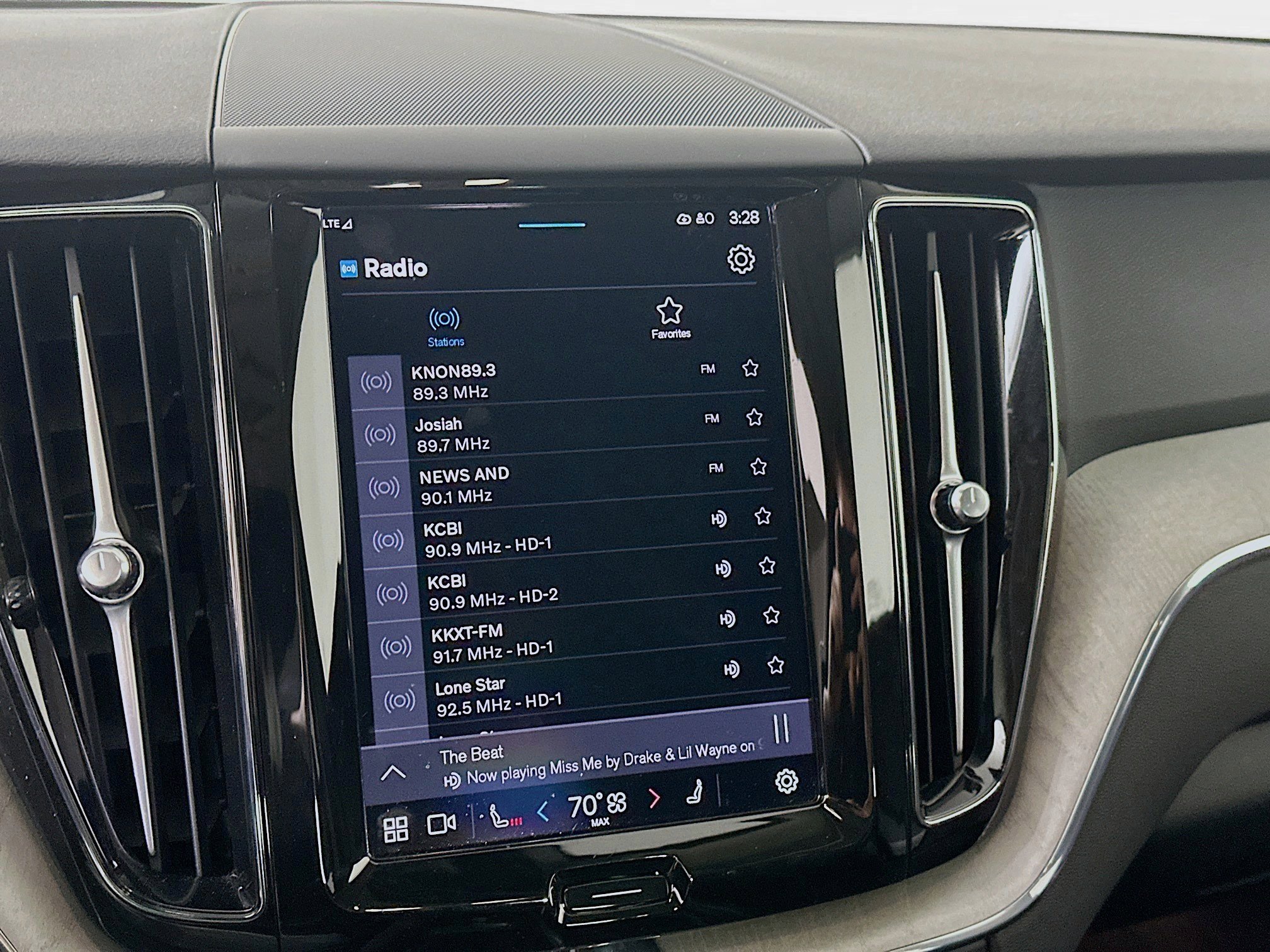 Used 2025 Volvo XC60 B5 Plus image 21