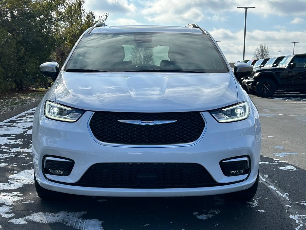 New 2025 Chrysler Pacifica Pinnacle w/ Trailer Tow Group AWD/4WD image 2