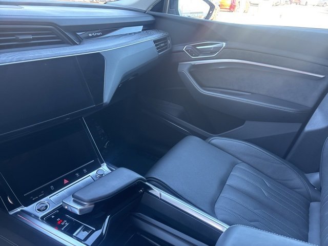 Used 2021 Audi e-tron Prestige w/ Prestige Package image 23