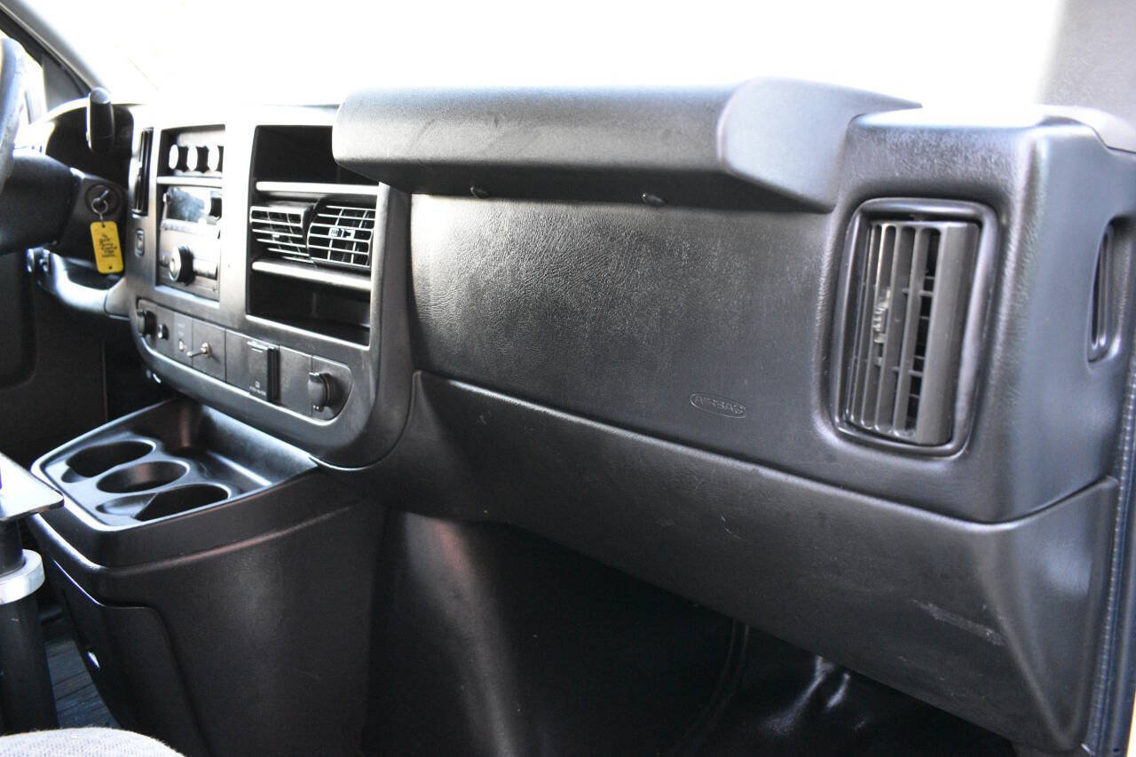 Used 2015 Chevrolet Express 2500 RWD image 22