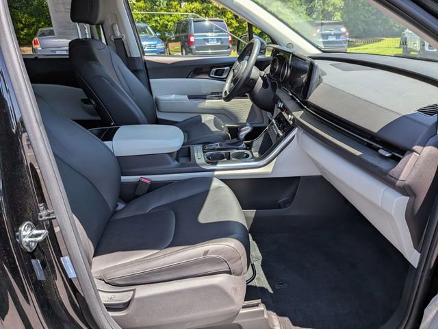 Used 2024 Kia Carnival EX FWD image 27