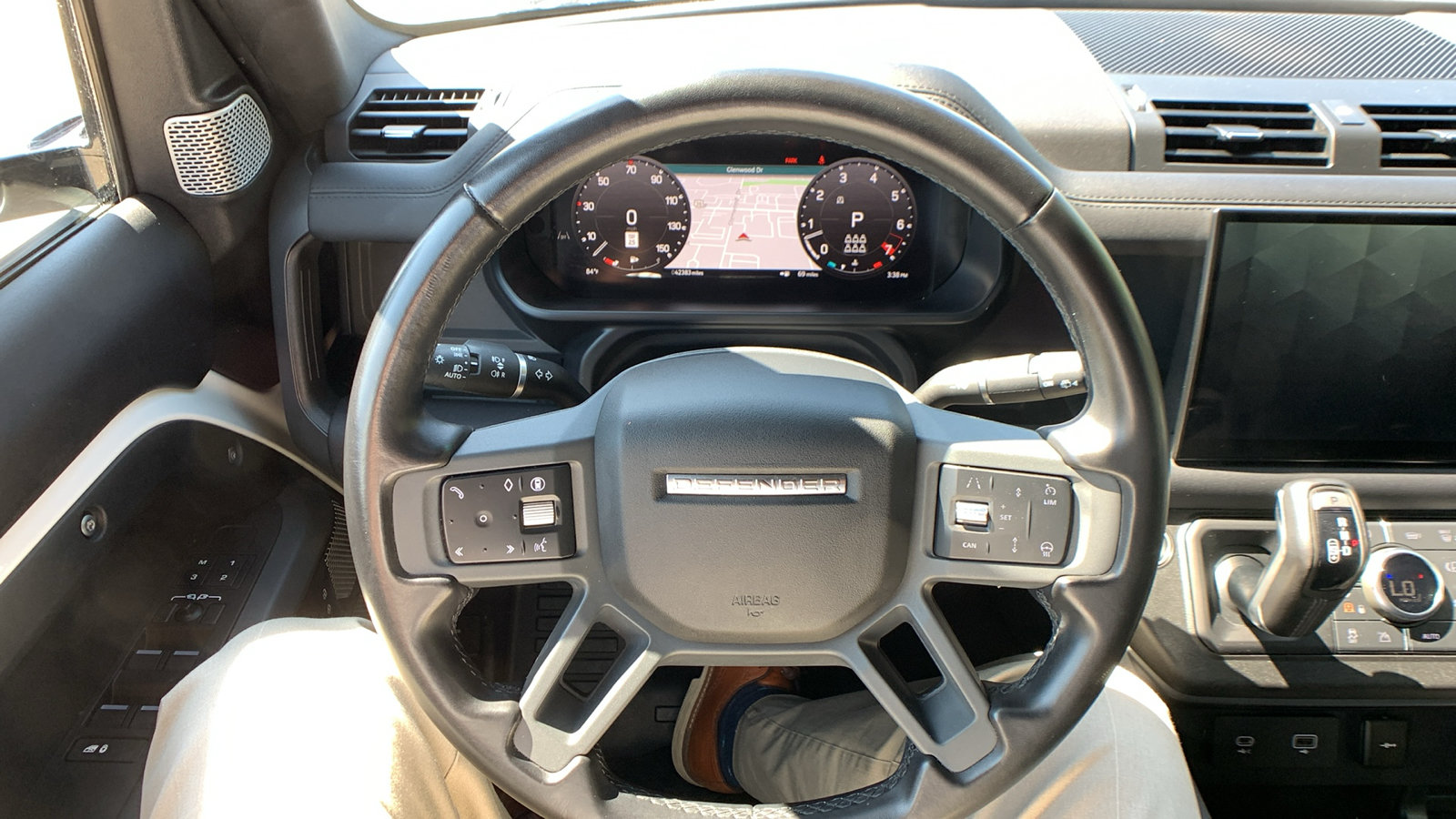 Used 2024 Land Rover Defender 130 X-Dynamic SE AWD/4WD image 15