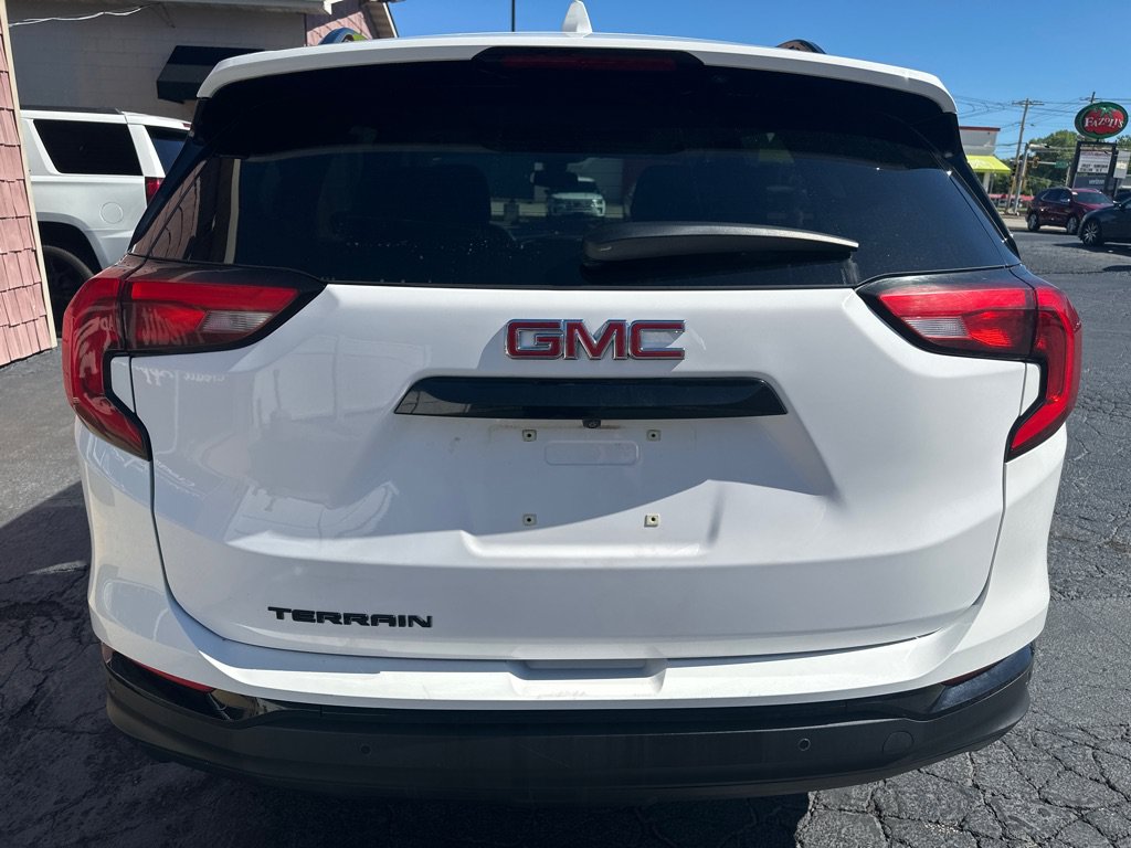 Used 2021 GMC Terrain SLE w/ Driver Convenience Package FWD image 4