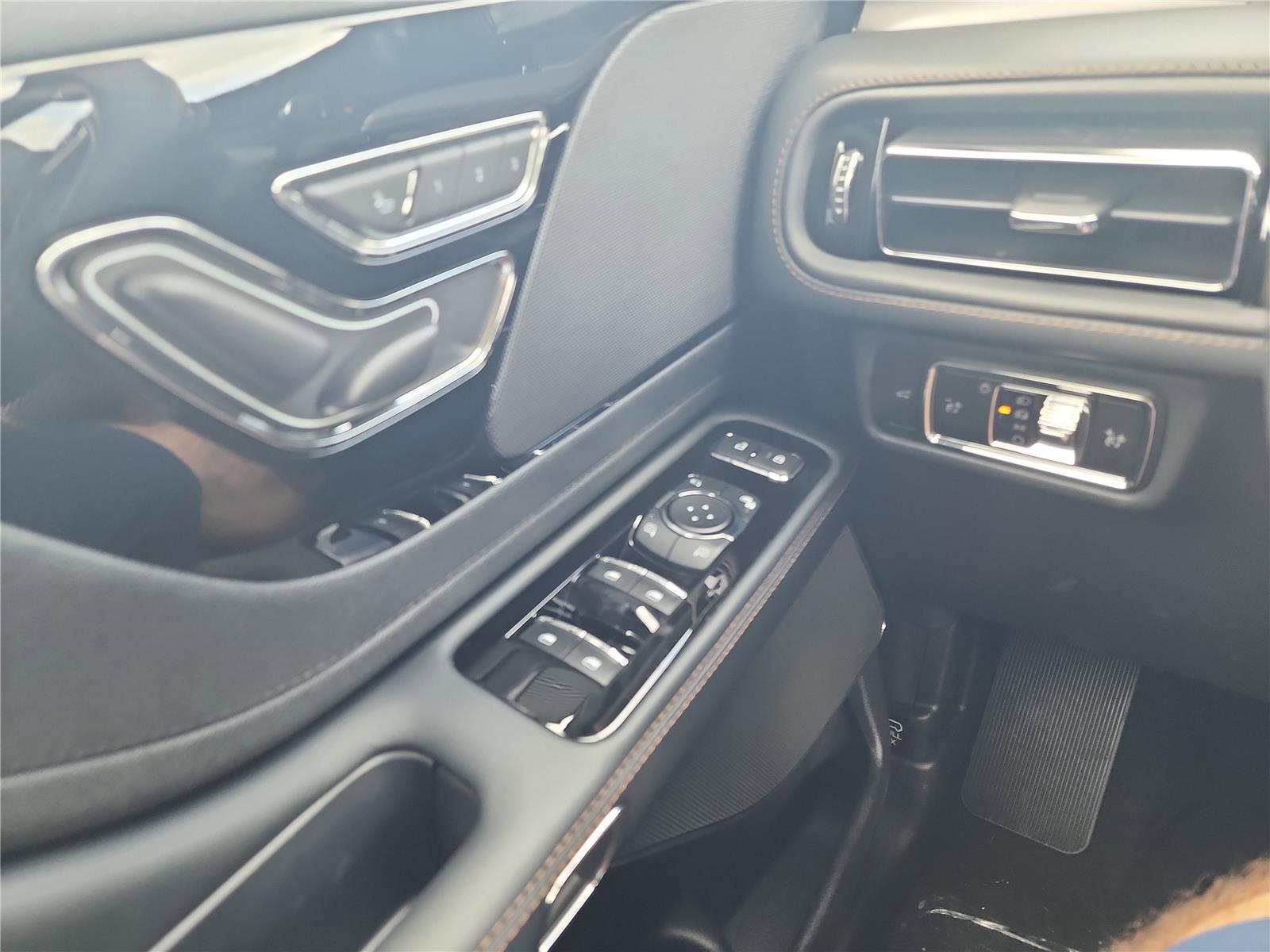 New 2026 Lincoln Aviator 2WD image 29