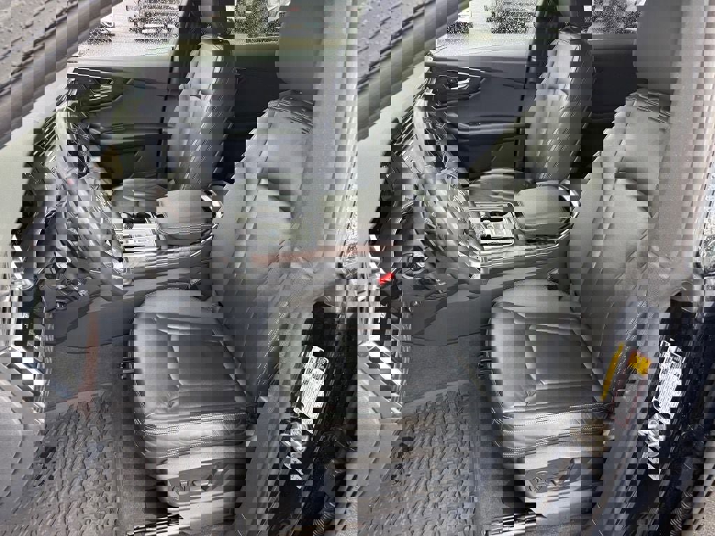 Used 2021 Audi Q8 Premium w/ Black Optic Package image 9