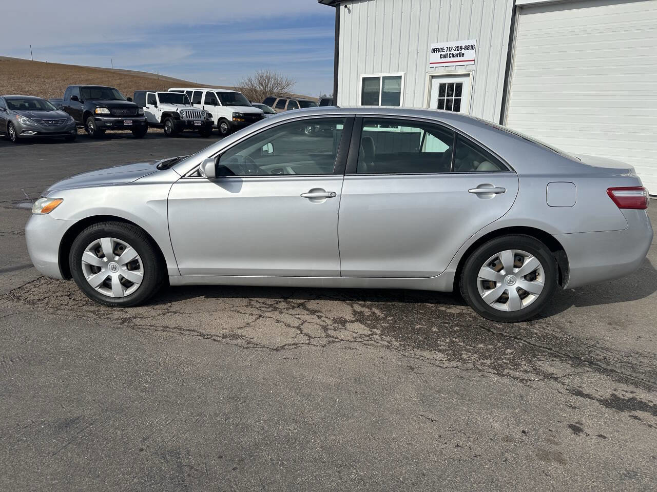 Used 2009 Toyota Camry LE image 2