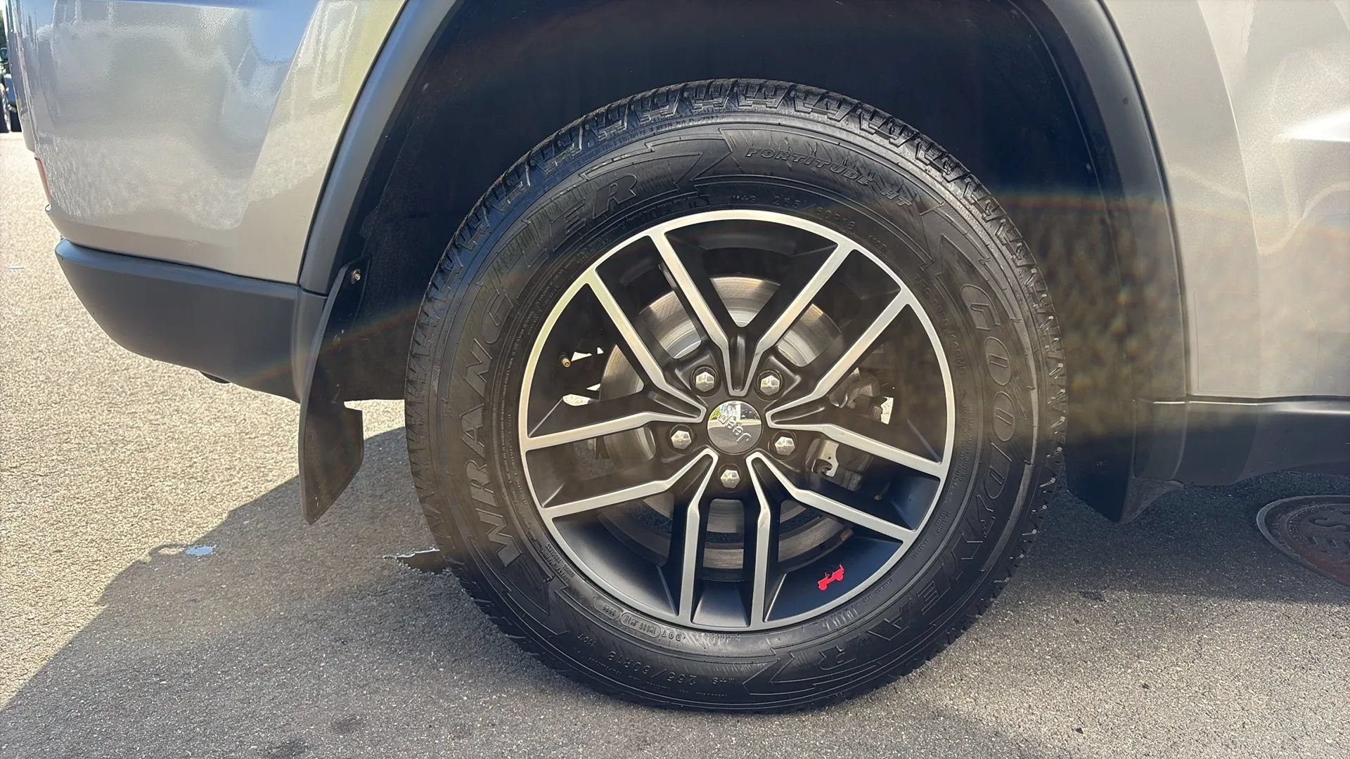 Used 2017 Jeep Grand Cherokee Trailhawk AWD/4WD image 26
