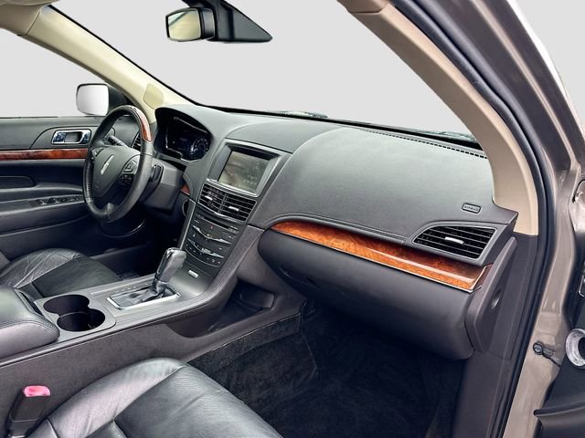 Used 2015 Lincoln MKT FWD image 29