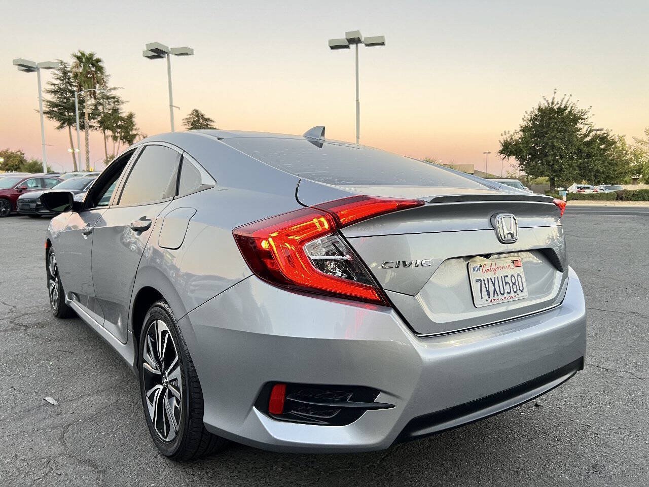 Used 2017 Honda Civic EX-L image 5