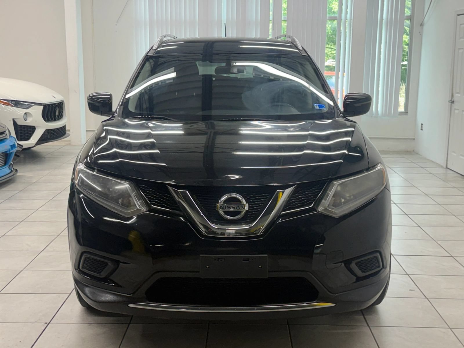 Used 2016 Nissan Rogue SV AWD/4WD image 2