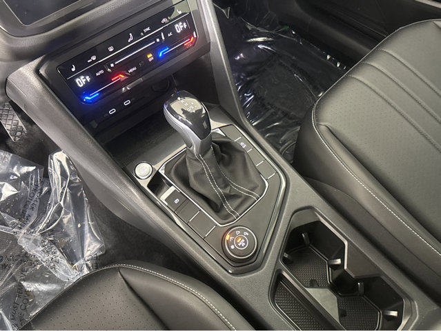 Used 2022 Volkswagen Tiguan SE image 32