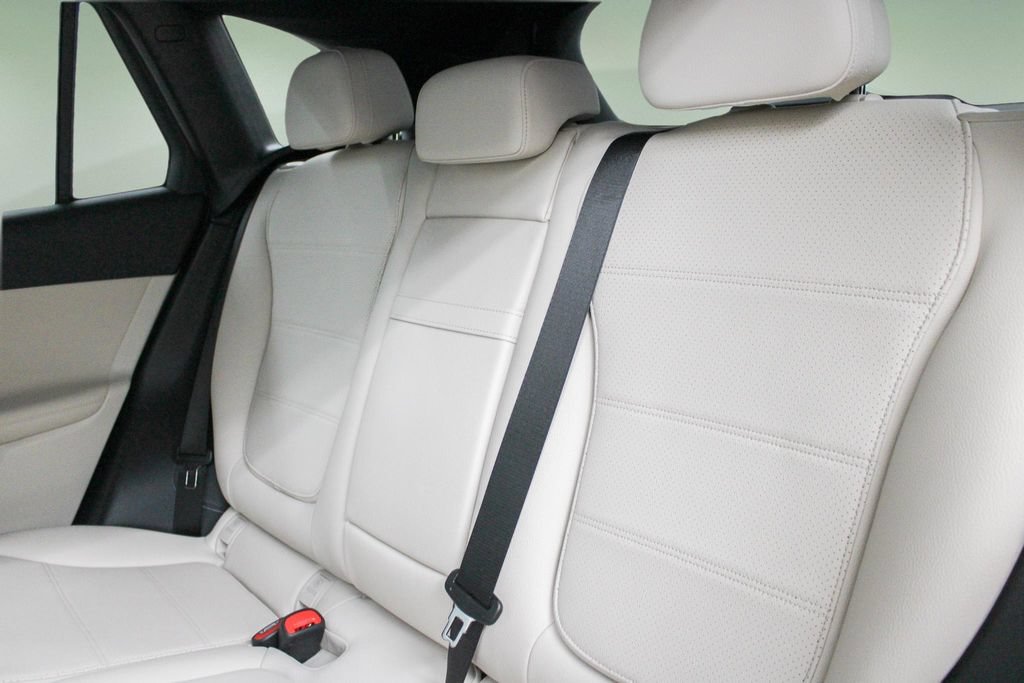 Used 2025 Mercedes-Benz GLC 300 image 25