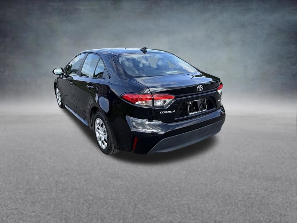 Used 2025 Toyota Corolla LE FWD image 3