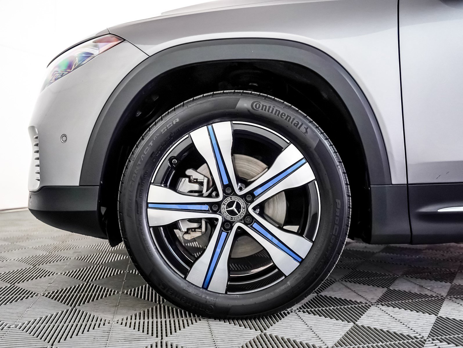 Certified 2023 Mercedes-Benz EQB 250+ w/ Exclusive Package image 10