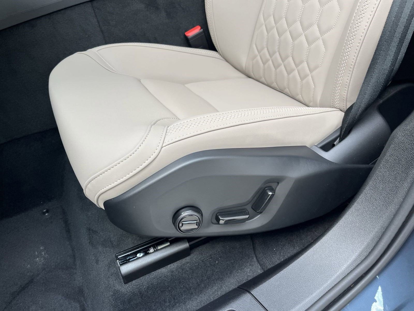 Used 2026 Volvo XC60 B5 Core w/ Climate Package image 14