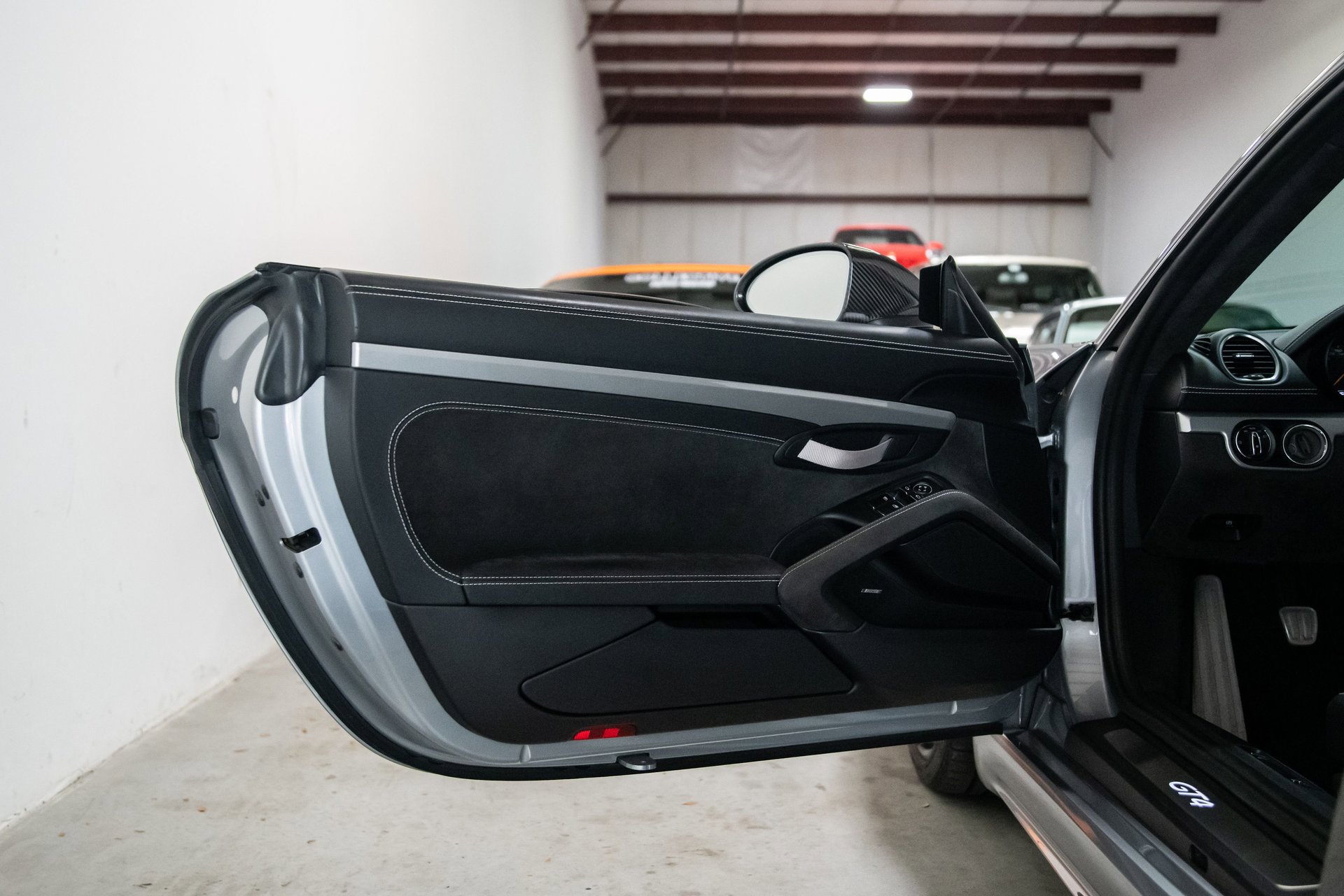 Used 2020 Porsche 718 Cayman GT4 image 29