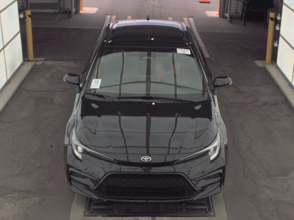 Used 2024 Toyota Corolla SE image 2