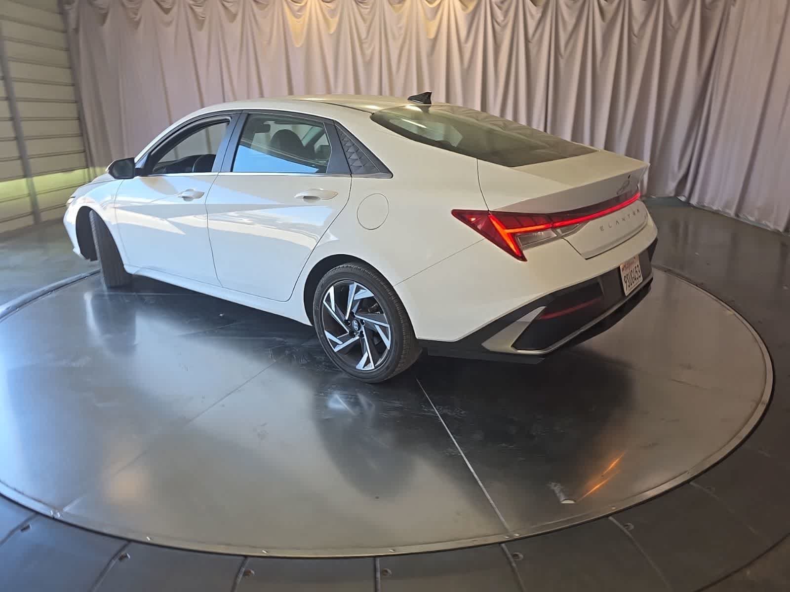 Used 2025 Hyundai Elantra Limited FWD image 7