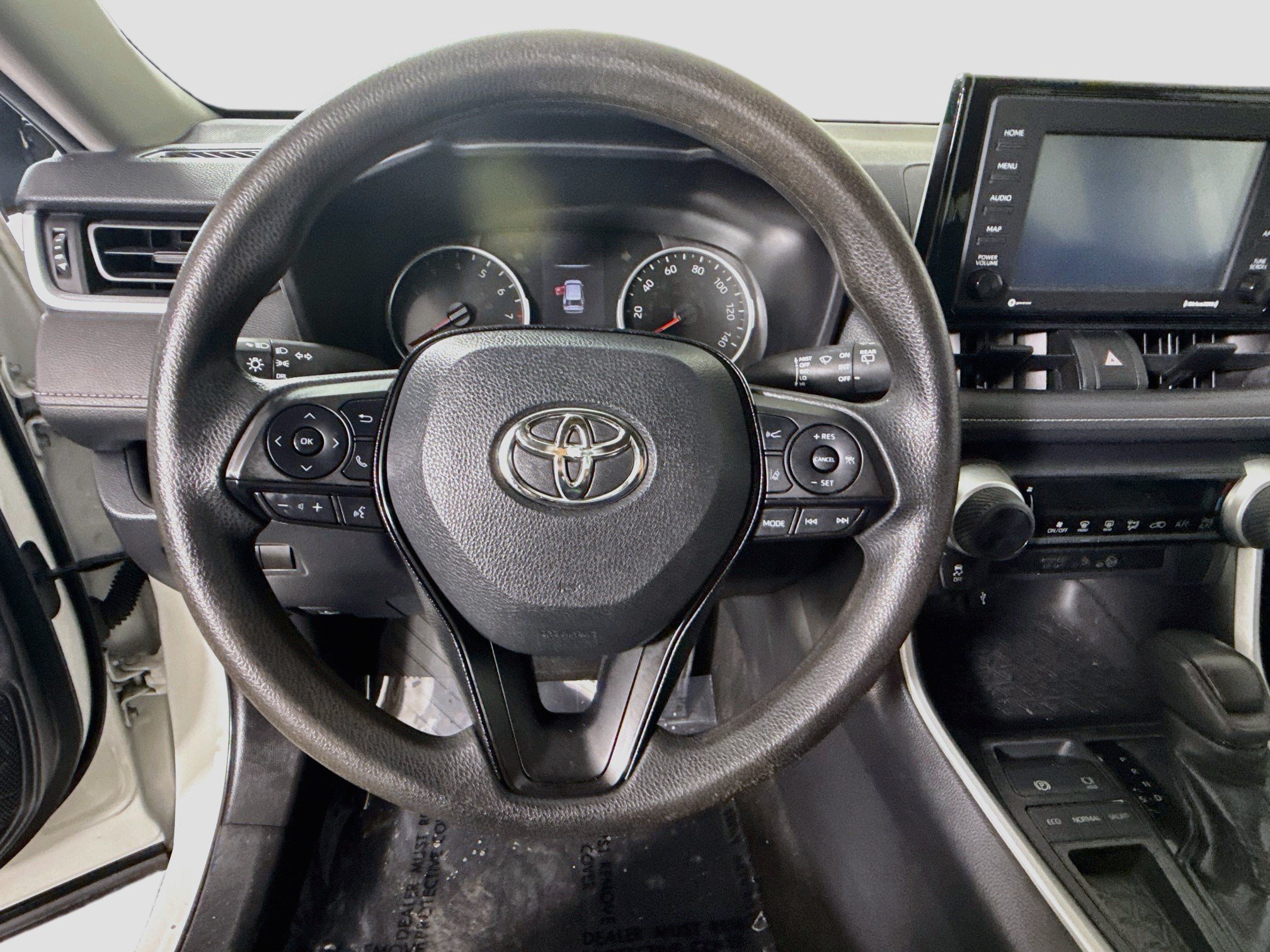 Used 2020 Toyota RAV4 LE FWD image 13