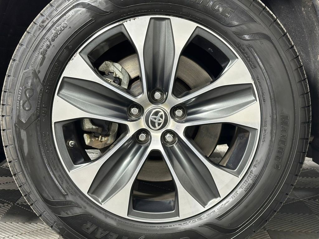 Used 2021 Toyota Highlander XLE AWD/4WD image 14