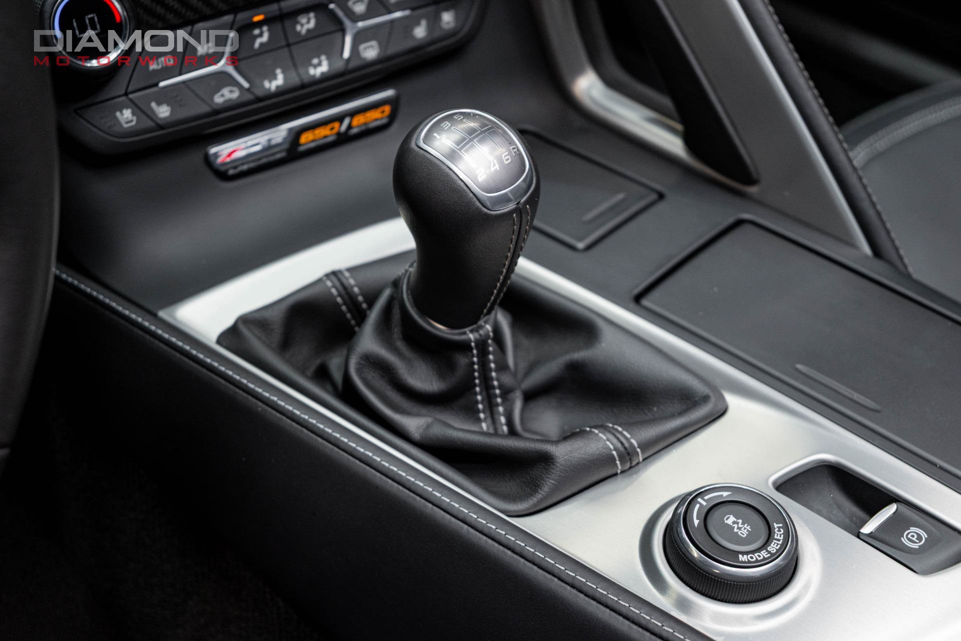 Used 2015 Chevrolet Corvette Z06 w/ 3LZ Preferred Equipment Group RWD image 13