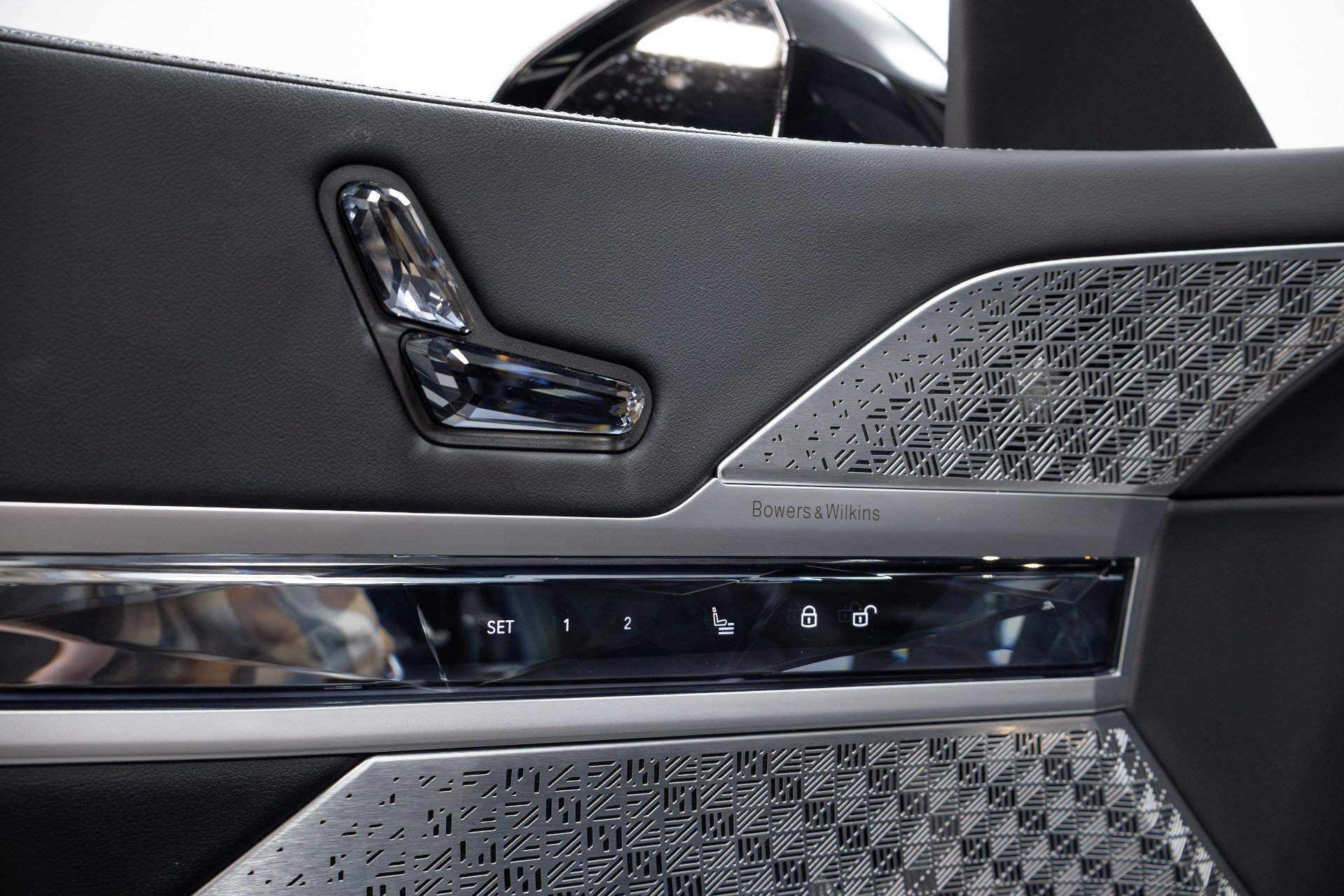 Used 2023 BMW 760i xDrive w/ Executive Package image 31