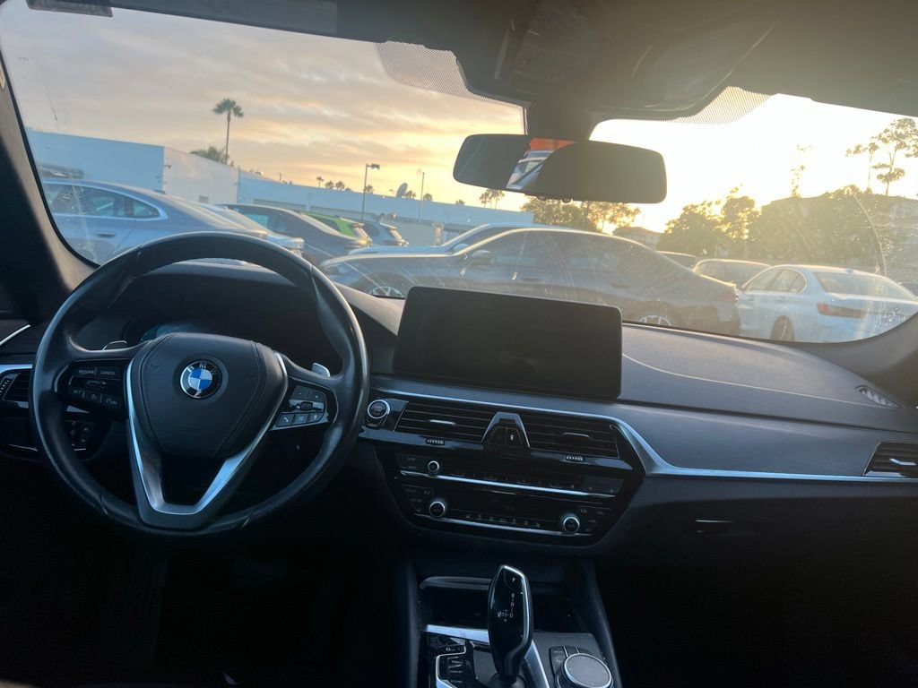 Used 2023 BMW 530i w/ Convenience Package RWD image 5