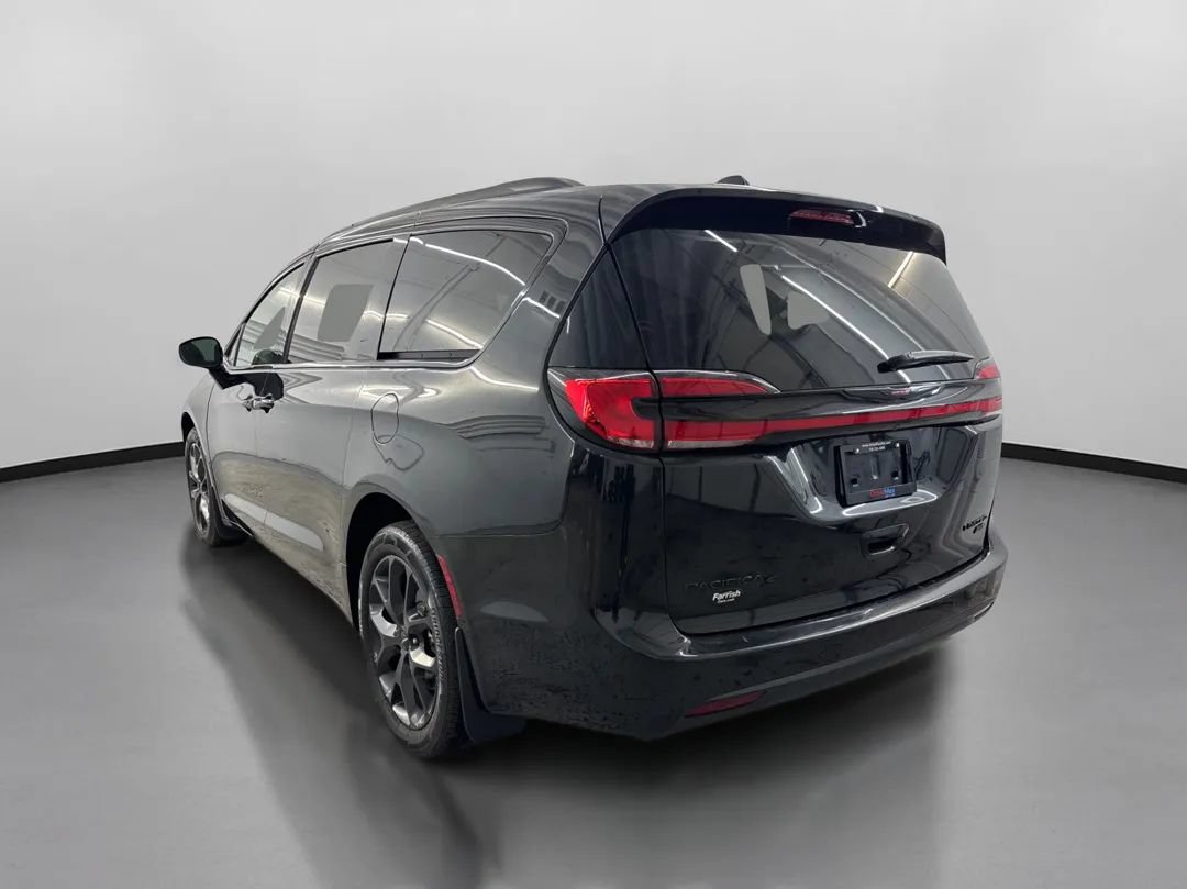 Used 2021 Chrysler Pacifica Limited w/ Premium & Safety Sphere Group AWD/4WD image 7