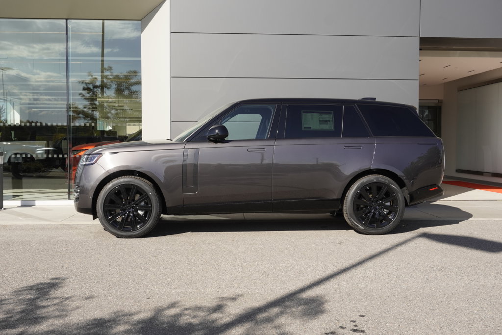 New 2026 Land Rover Range Rover Long Wheelbase SE AWD/4WD image 8