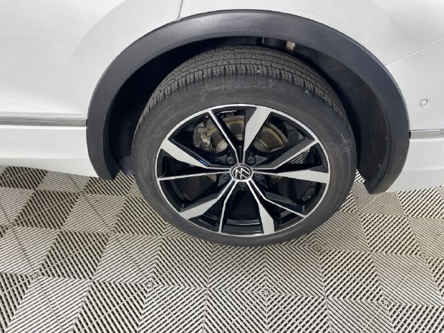 Used 2024 Volkswagen Tiguan SEL R-Line AWD/4WD image 22