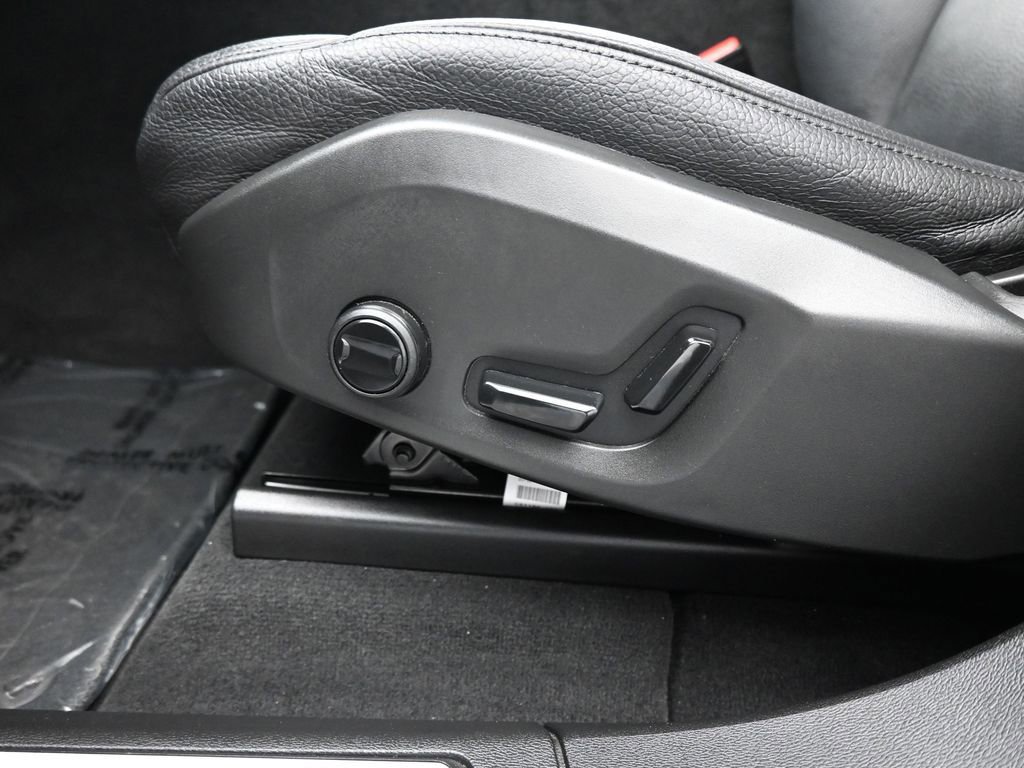 Used 2021 Volvo XC60 T5 Momentum w/ Premium Package image 10
