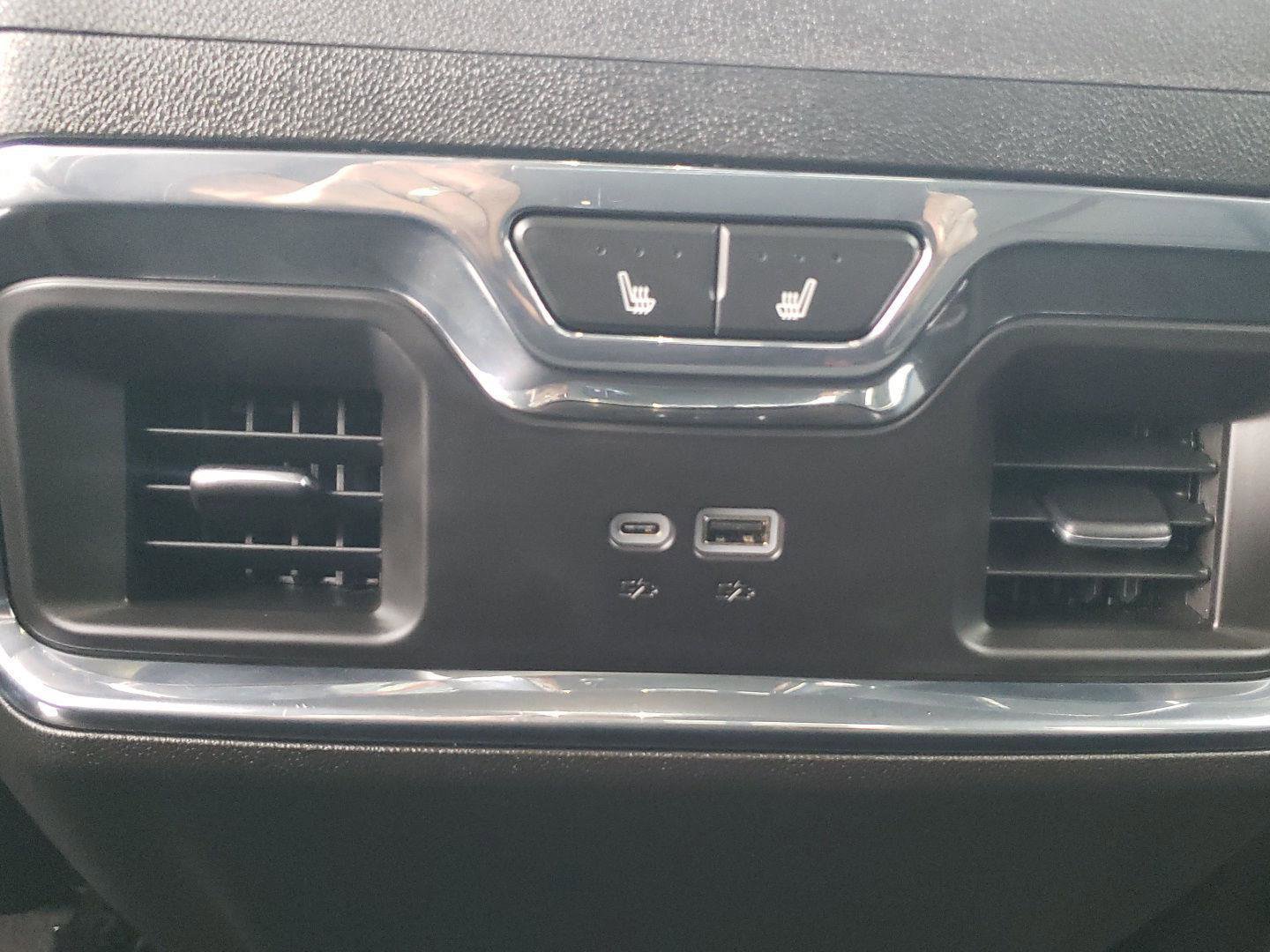 Used 2024 GMC Sierra 2500 SLT w/ SLT Premium Package image 18