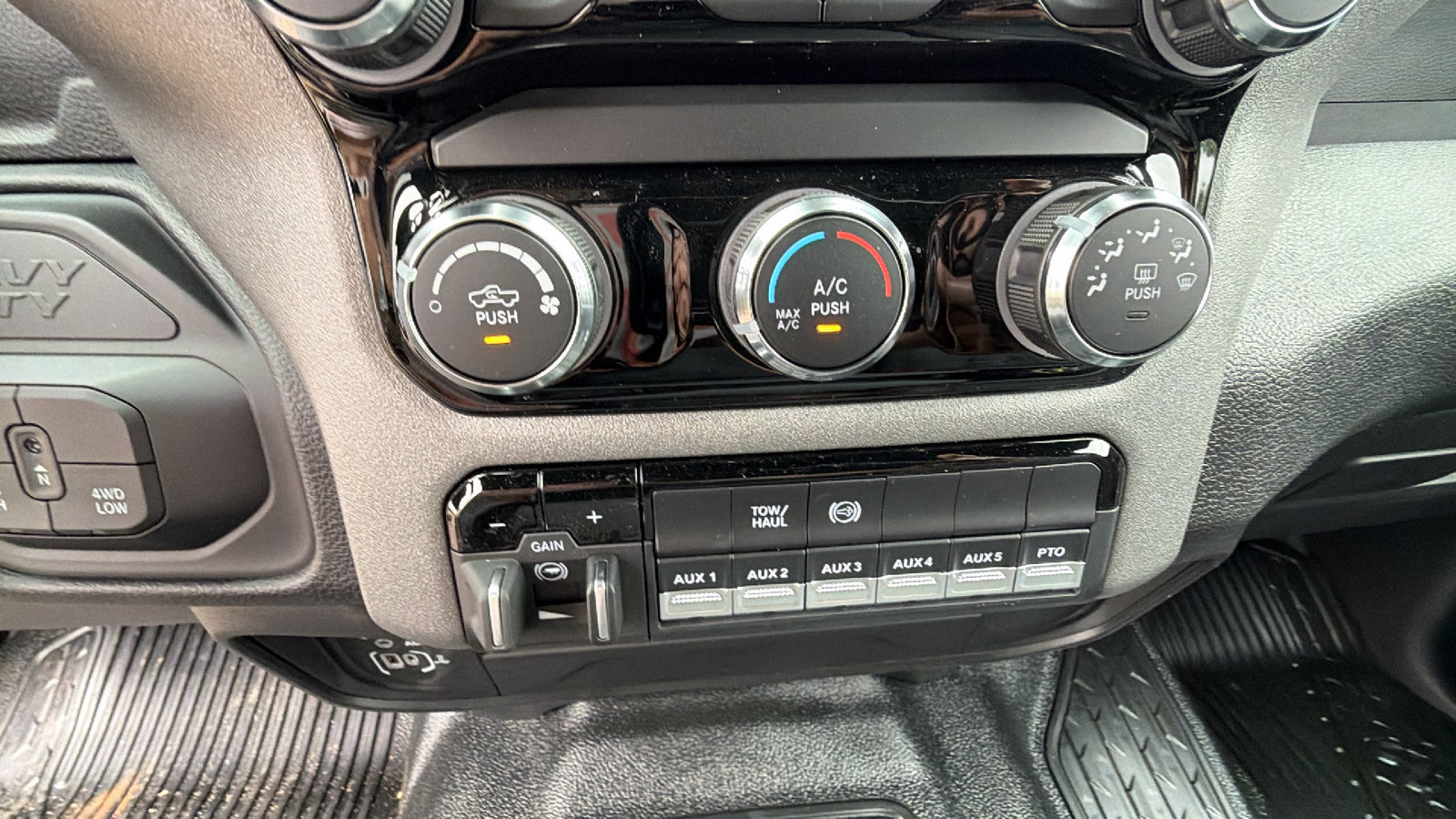 New 2026 RAM 5500 Tradesman w/ Chrome Appearance Group AWD/4WD image 28