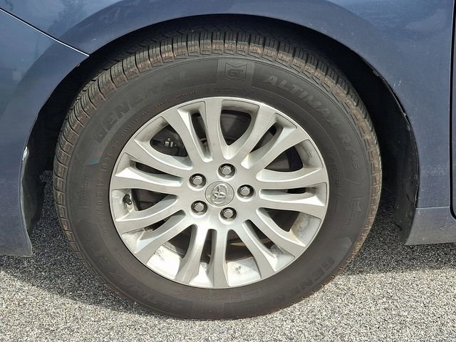 Used 2013 Toyota Sienna XLE w/ Entertainment Pkg image 4