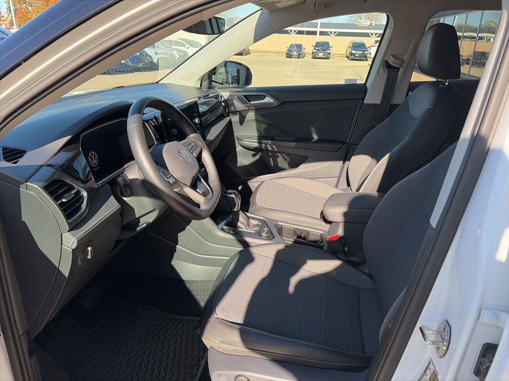 Certified 2025 Volkswagen Taos SE image 12