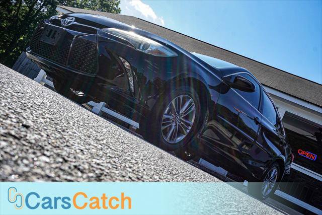 Used 2016 Toyota Camry SE image 4