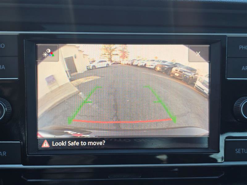 Used 2019 Volkswagen Jetta SE w/ Cold Weather Package FWD image 32