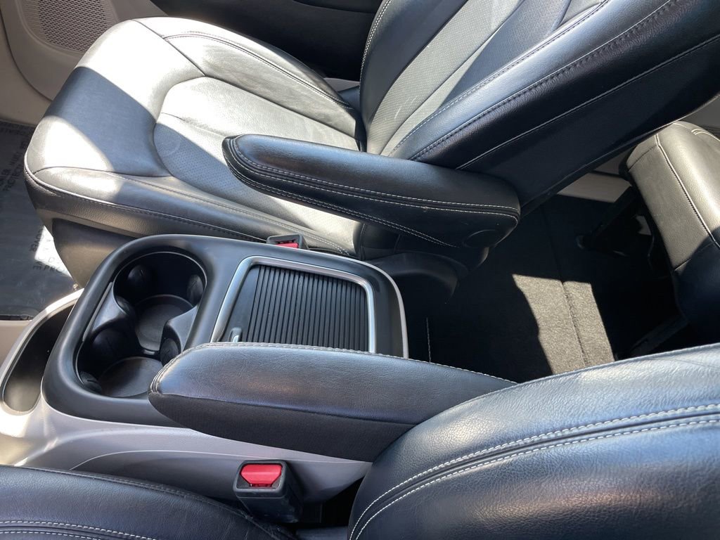 Used 2022 Chrysler Pacifica Touring-L FWD image 21