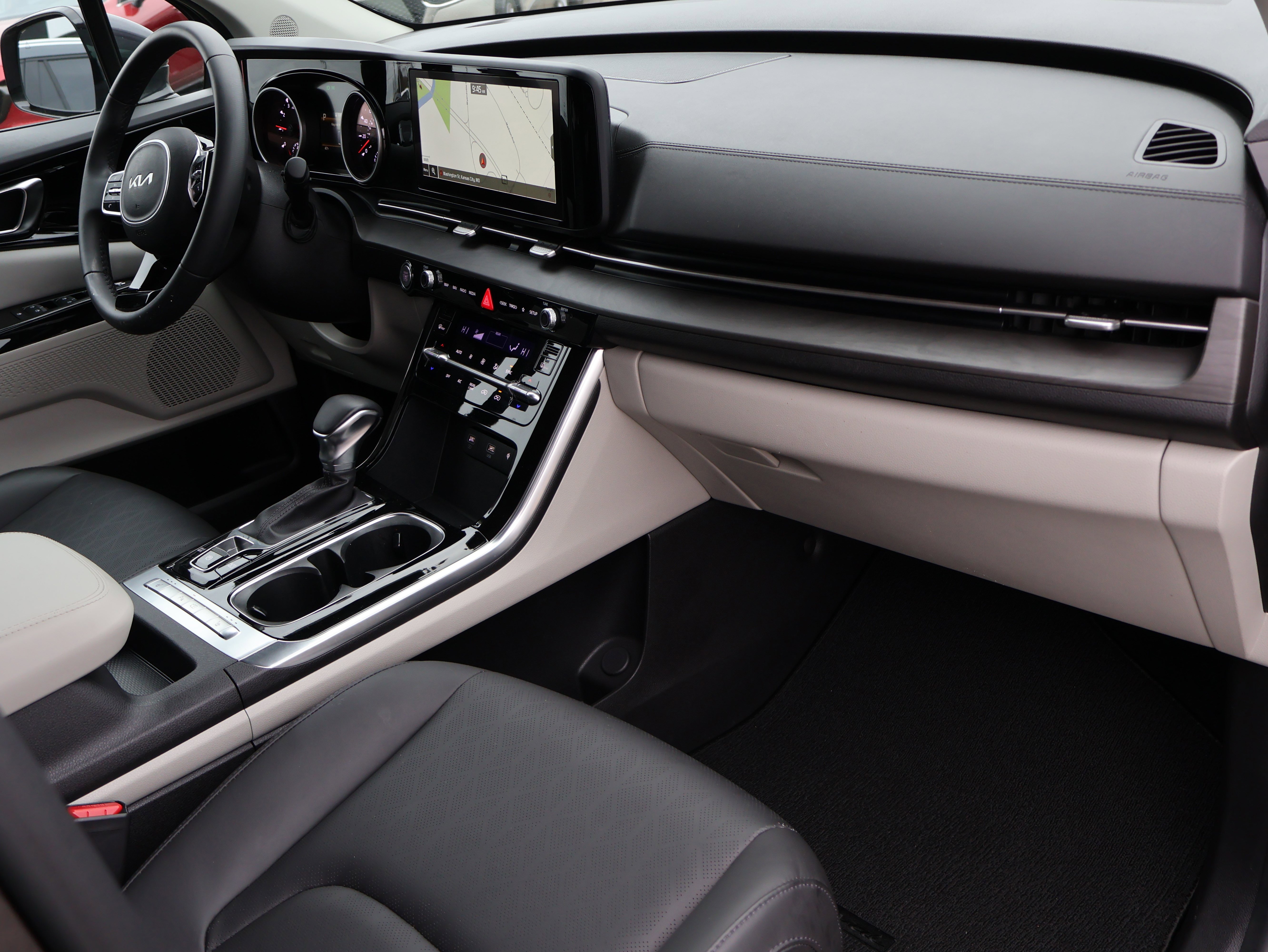 Used 2022 Kia Carnival EX image 10