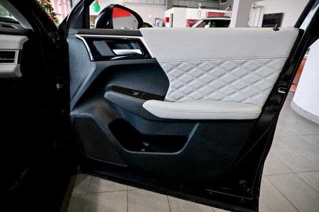 Used 2024 Mitsubishi Outlander SEL Black Edition image 32