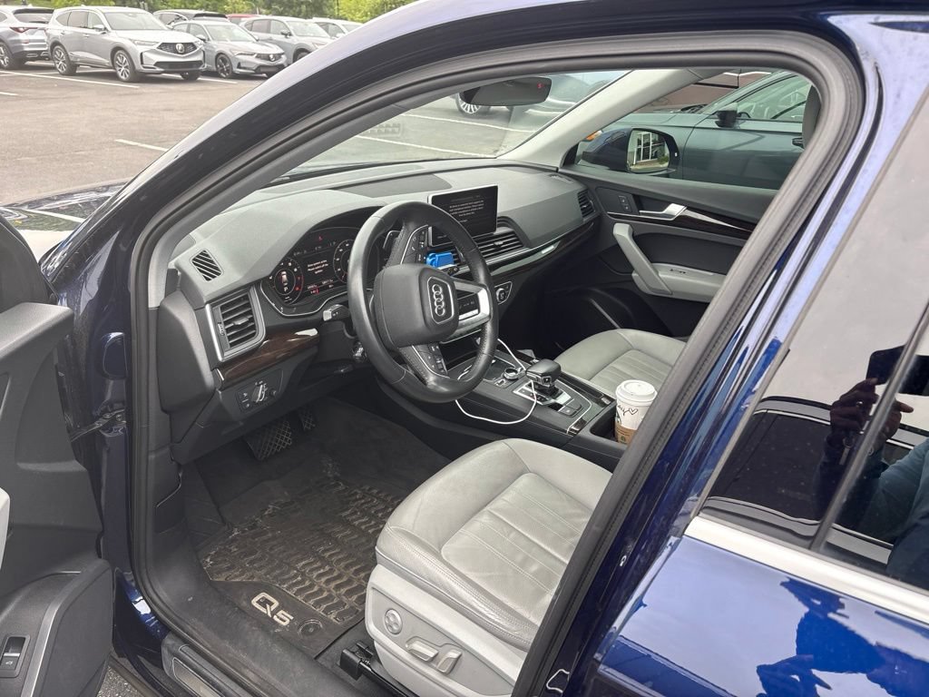 Used 2018 Audi Q5 2.0T Premium Plus w/ Premium Plus Package AWD/4WD image 2