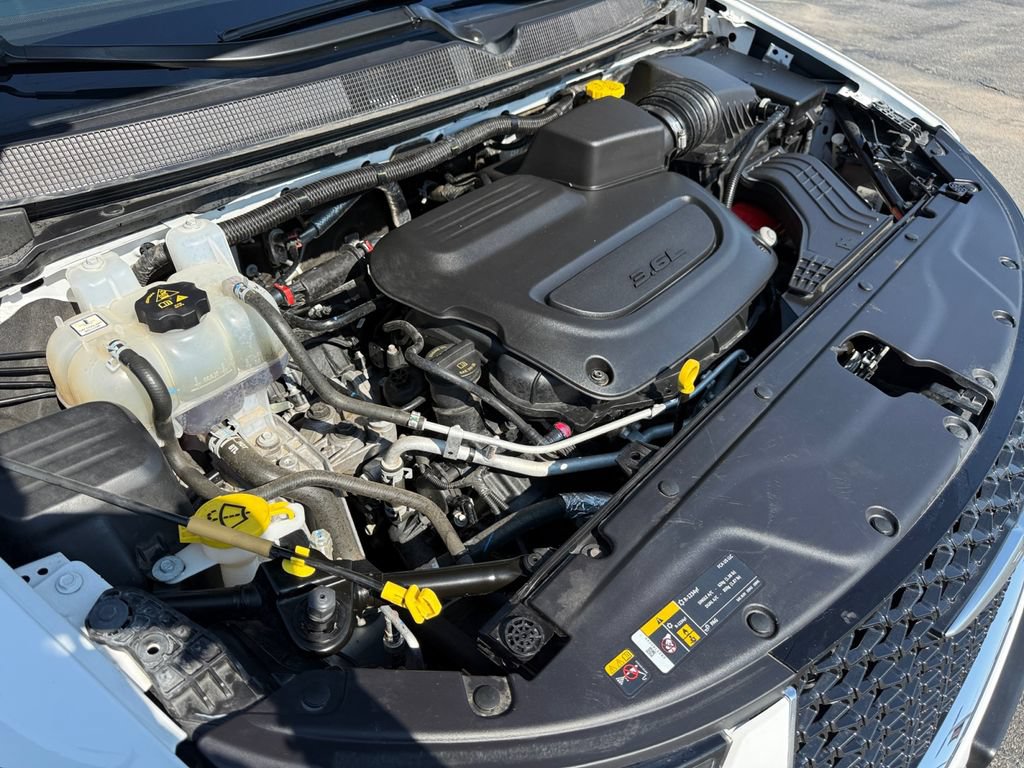 Used 2024 Chrysler Pacifica Touring-L FWD image 37