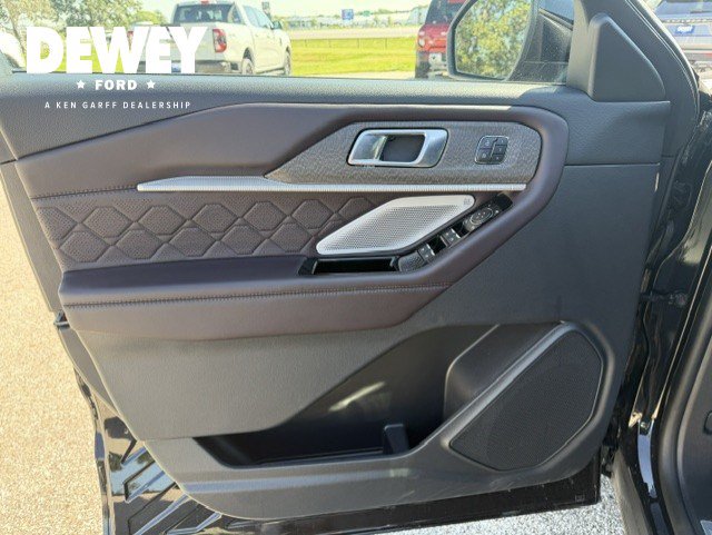 Used 2025 Ford Explorer Platinum w/ LUX Leather Package AWD/4WD image 10