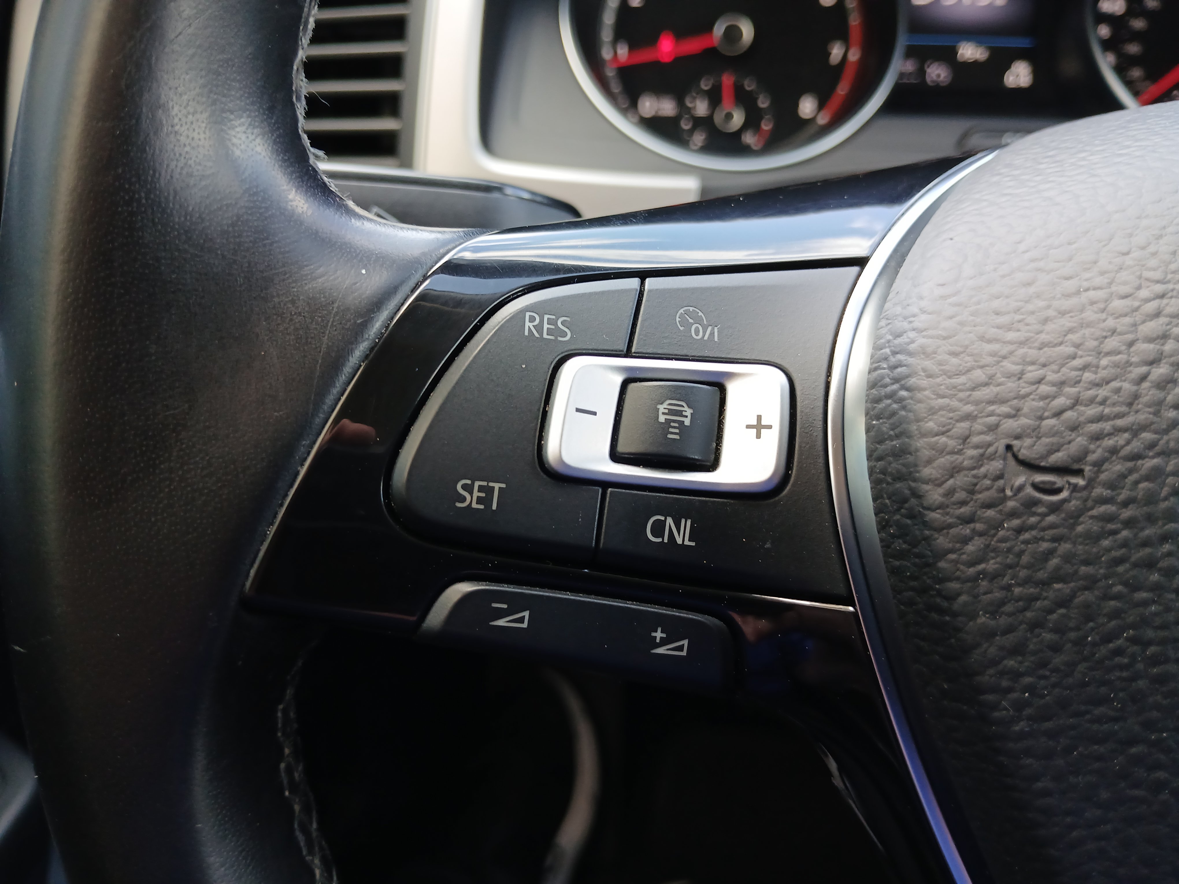 Used 2018 Volkswagen Atlas SE AWD/4WD image 11