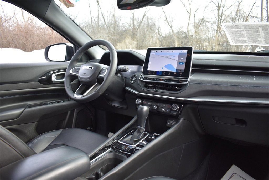 Used 2025 Jeep Compass Limited w/ High Altitude Package image 30