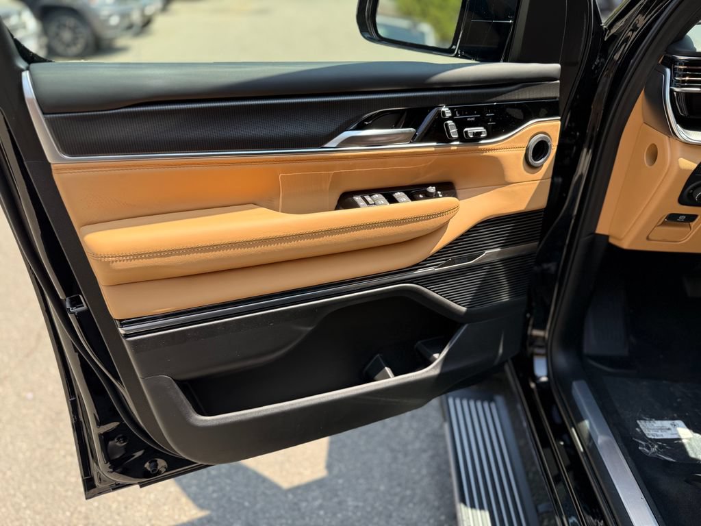 New 2026 Jeep Grand Wagoneer Summit AWD/4WD image 18
