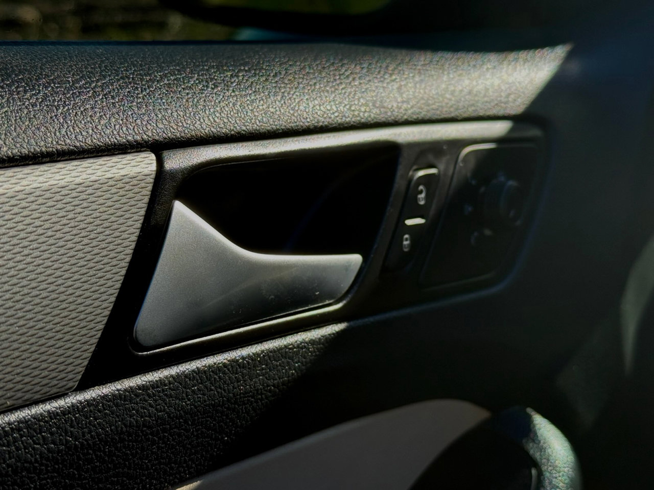 Used 2017 Volkswagen Jetta SE image 42