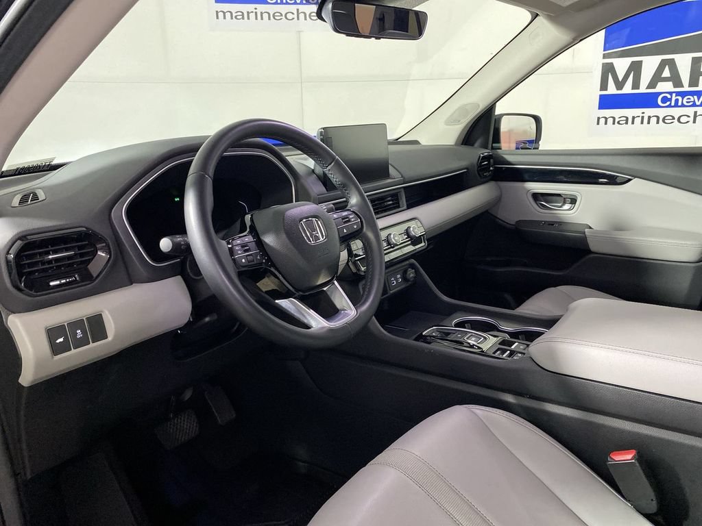 Used 2025 Honda Pilot Touring image 15